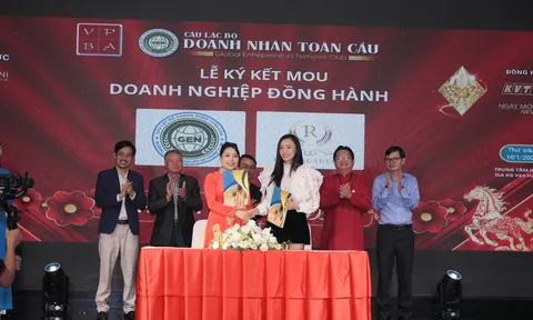 NHÀ THIẾT KẾ RUBY TRẦN ĐỒNG HÀNH TÀI TRỢ SỰ KIỆN NGHỆ THUẬT, RA MẮT BST "GIẤC MƠ CÔNG CHÚA" VÀ BỔ NHIỆM VỊ TRÍ MỚI TẠI GEN CLUB