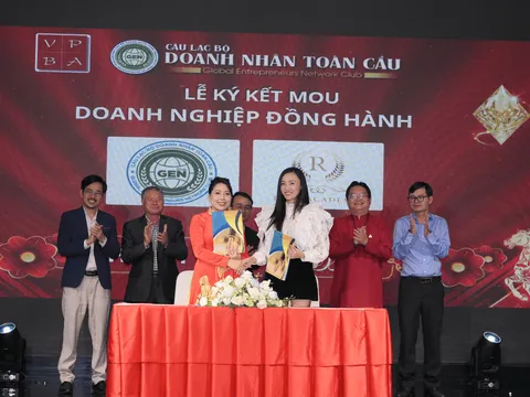 NHÀ THIẾT KẾ RUBY TRẦN ĐỒNG HÀNH TÀI TRỢ SỰ KIỆN NGHỆ THUẬT, RA MẮT BST "GIẤC MƠ CÔNG CHÚA" VÀ BỔ NHIỆM VỊ TRÍ MỚI TẠI GEN CLUB