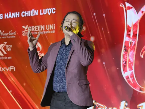 “Lắng Nghe Mùa Xuân Về”qua tiếng hát ca sĩ Huỳnh Phan Trọng Quỳnh - Giai điệu ấm áp chạm đến trái tim doanh nhân tại lễ kỷ niệm GEN CLUB